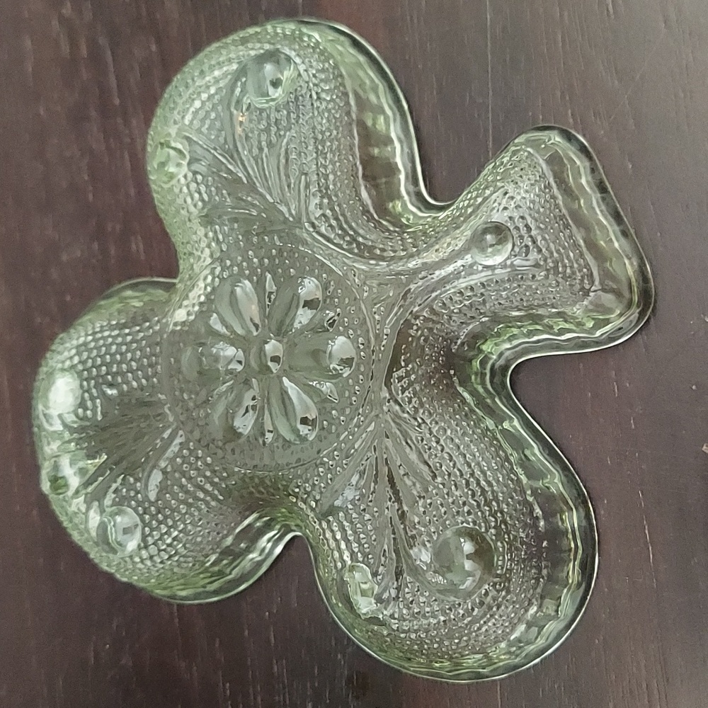 Vintage Tiara Indiana Sandwich Glass Chantilly Green Clover Trinket Dish Ashtray - Picture 2 of 4